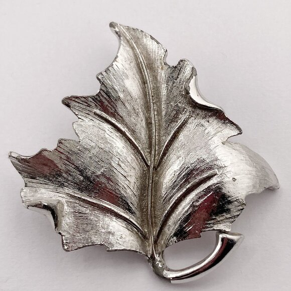 SPHINX Vintage brushed silver tone metal maple leaf brooch ~ Signed jewelry pin - Picture 3 of 9